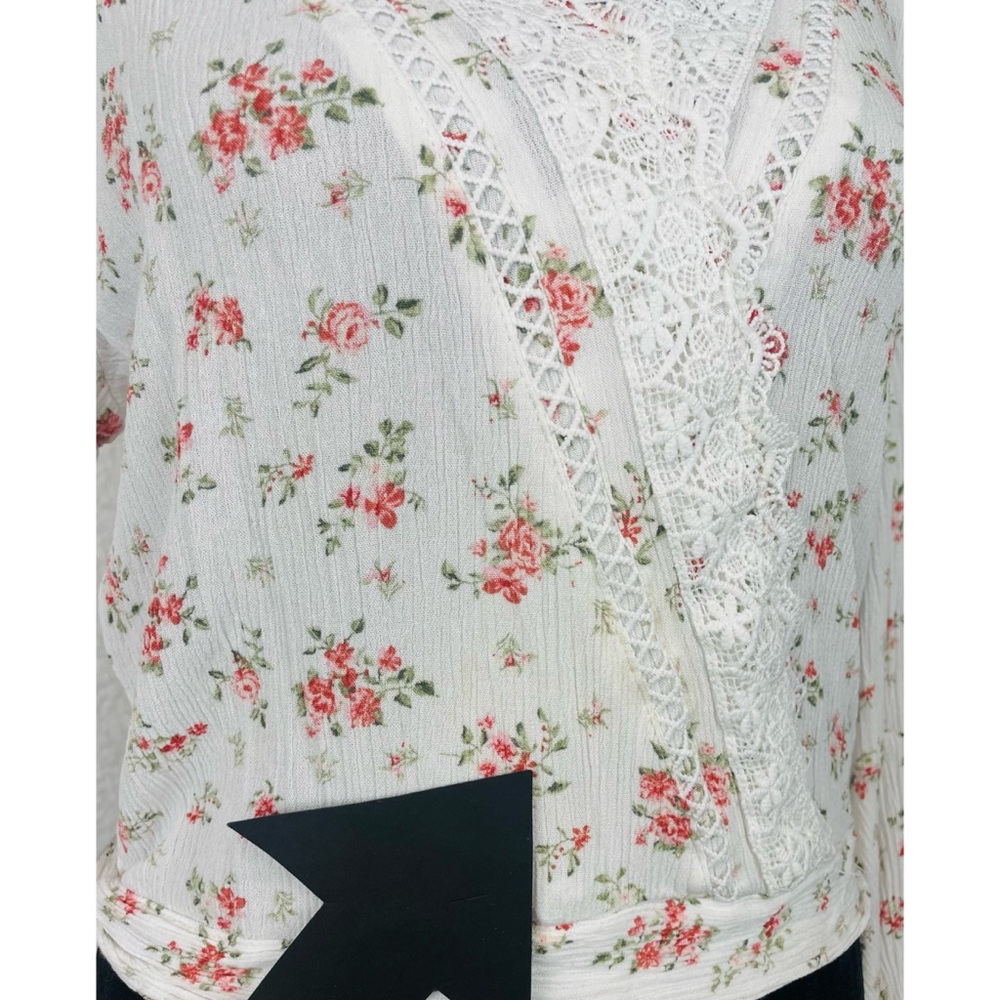 JUST POLLY • White/Multi Floral Print Lace Trim Bell Sleeve Cropped Blouse, L - Picture 11 of 14
